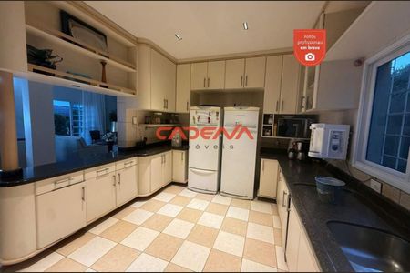 6_photo/94dce5cf65.7a37549eceeba21f-ATLAS-21cb1659-95ff-42f1-a025-5dc8e99b9f65.jpg de casa à venda com 4 quartos, 339m² em Jardim Social, Curitiba