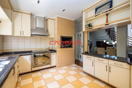 12_photo/94dce5cf65.7a37549eceeba21f-ATLAS-2c2d42de-cc6a-457f-ad83-58eac87722bf.jpg de casa à venda com 4 quartos, 339m² em Jardim Social, Curitiba