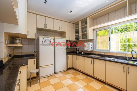 11_photo/94dce5cf65.7a37549eceeba21f-ATLAS-b0a9a0cb-fa8b-48e9-8f1a-8f708c8e2563.jpg de casa à venda com 4 quartos, 339m² em Jardim Social, Curitiba