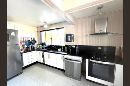 3_photo/94dce5cf67.28f6ec5d72603be5-ATLAS-9c9438eb-e879-45c3-9175-15b76497eaed.jpg de casa à venda com 5 quartos, 303m² em Jardim Social, Curitiba