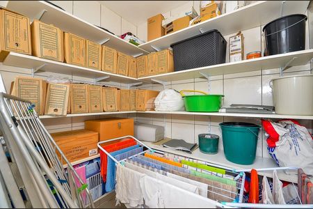 18_photo/94dce5d175.d55e4eeb4ab67c1f-ATLAS-df362a89-e367-4bee-ae1a-b7979db0785b.jpg de casa à venda com 3 quartos, 187m² em Bacacheri, Curitiba