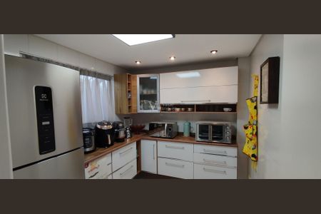 3_photo/94dce5d187.49f512fa8a9b1946-ATLAS-0de6bb52-c33f-496f-a05b-dc4802362583.jpg de casa à venda com 4 quartos, 140m² em Bacacheri, Curitiba