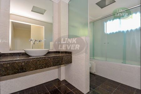 3_photo/94dce5d1bd.dc7b031a1d7e8bb1-ATLAS-032c989a-52d9-4a14-8d92-ffef0279f4a7.jpg de casa de condomínio para alugar com 3 quartos, 146m² em Bacacheri, Curitiba