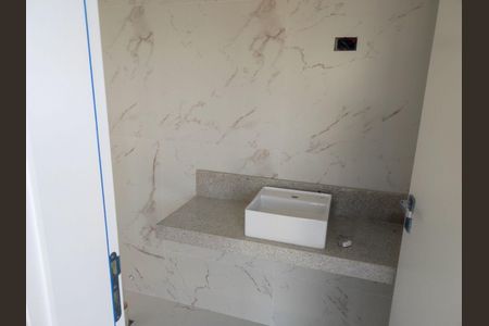 46_photo/94dce5d1c3.1e964c3cff37e649-ATLAS-b7aad70f-b19f-46f4-ba9e-ba6781a3dd61.jpg de casa de condomínio à venda com 3 quartos, 184m² em Bacacheri, Curitiba