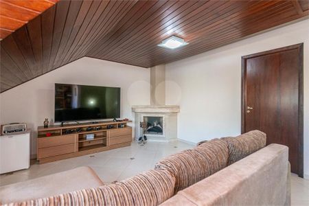 49_photo/94dce5d1c9.6bc6d6e3d41508d6-ATLAS-b38f531c-da04-4f56-8aad-dbf9fd1075eb.jpg de casa à venda com 4 quartos, 150m² em Bacacheri, Curitiba