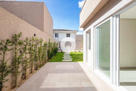 8_photo/94dce5d20f.94f797356aedc676-ATLAS-d1db33de-9cb6-4e52-8f9e-949c159159b4.jpg de casa à venda com 3 quartos, 190m² em Bacacheri, Curitiba