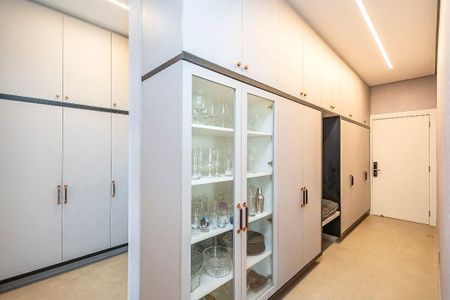 6_photo/94dce5d2f3.8a7a0d8847acb109-ATLAS-0b323d96-b4c9-41da-8b3c-28eb3046a363.jpg de apartamento à venda com 3 quartos, 235m² em Cabral, Curitiba