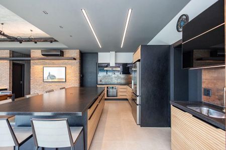 10_photo/94dce5d2f3.8a7a0d8847acb109-ATLAS-39f4b893-6acd-4a3d-8cd7-1b16539bdf17.jpg de apartamento à venda com 3 quartos, 235m² em Cabral, Curitiba