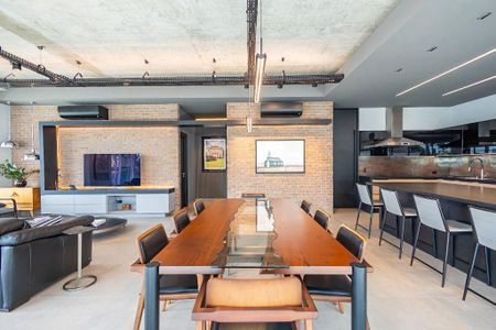 3_photo/94dce5d2f3.8a7a0d8847acb109-ATLAS-bf8db1c4-d79d-48d7-a615-c221bc912c2e.jpg de apartamento à venda com 3 quartos, 235m² em Cabral, Curitiba