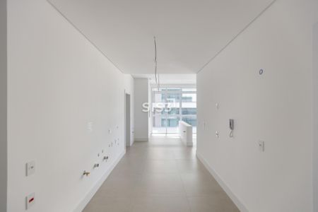 12_photo/94dce5d2f3.b623ee0242192bbc-ATLAS-53237595-5bab-458c-89ec-8ebd3a4e3469.jpg de apartamento à venda com 3 quartos, 235m² em Cabral, Curitiba