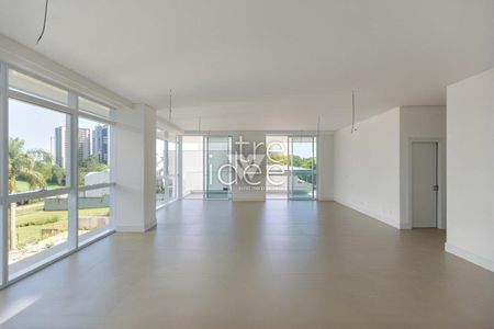 21_photo/94dce5d2f3.c2d0365adcb3b71c-ATLAS-d60d3a0a-917e-421e-bfb2-7fb4b06b37c0.jpg de apartamento à venda com 3 quartos, 235m² em Cabral, Curitiba