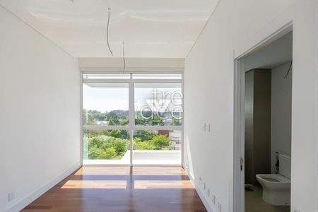 32_photo/94dce5d2f3.c2d0365adcb3b71c-ATLAS-eaaec6f5-f804-4b62-8ad3-ad036ffe7c9e.jpg de apartamento à venda com 3 quartos, 235m² em Cabral, Curitiba