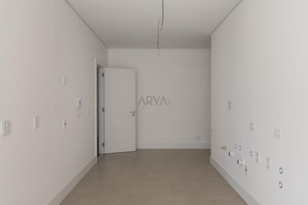 7_photo/94dce5d2f3.d606bb3af91a4b5b-ATLAS-de87b501-b24e-4ec5-8e50-fff77931efe4.jpg de apartamento à venda com 3 quartos, 235m² em Cabral, Curitiba