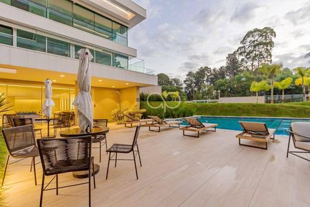 24_photo/94dce5d2f3.ee6564db4bf6f889-ATLAS-0bbbb654-c540-45e5-88a9-a6a3fa44f36a.jpg de apartamento à venda com 3 quartos, 235m² em Cabral, Curitiba