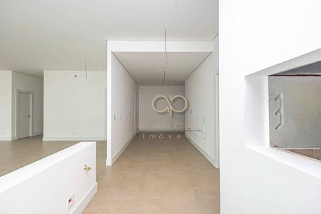 4_photo/94dce5d2f3.ee6564db4bf6f889-ATLAS-fa7fa9c8-4de9-48b2-abdd-e37c452ea937.jpg de apartamento à venda com 3 quartos, 235m² em Cabral, Curitiba