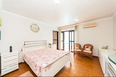 37_photo/94dce5d307.ceff8192393c33de-ATLAS-b1c78cb8-e36c-4802-b5d3-e4825fe9bc1f.jpg de casa à venda com 3 quartos, 416m² em Bacacheri, Curitiba