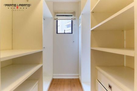 6_photo/94dce5d359.bc2625db7da5e859-ATLAS-1453f44d-c55b-4e35-b142-2aa82a083b87.jpg de apartamento para alugar com 4 quartos, 226m² em Cabral, Curitiba