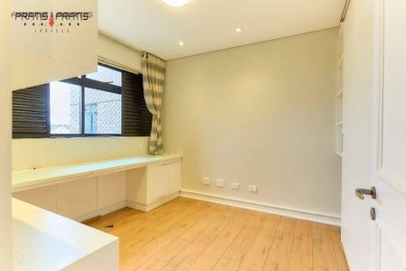 34_photo/94dce5d359.bc2625db7da5e859-ATLAS-f0a01e96-5b4e-46ef-8672-b4ded805e4f4.jpg de apartamento para alugar com 4 quartos, 226m² em Cabral, Curitiba