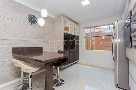 16_photo/94dce5d479.a7b2593691b93303-ATLAS-a66c8af8-92a2-4146-94c8-283b1ee9d9f4.jpg de casa à venda com 4 quartos, 352m² em Bacacheri, Curitiba