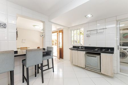 15_photo/94dce5d48d.28f6ec5d72603be5-ATLAS-ec6c9a52-b66f-4347-8185-2bdc9e4d4a43.jpg de casa à venda com 4 quartos, 147m² em Bacacheri, Curitiba