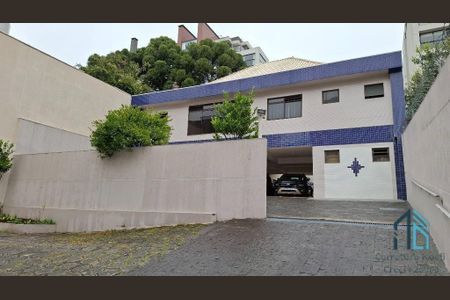 2_photo/94dce5d59f.ceff8192393c33de-ATLAS-4a2c98eb-daf9-4094-b570-0de6f6f6977d.jpg de casa à venda com 7 quartos, 640m² em Bacacheri, Curitiba