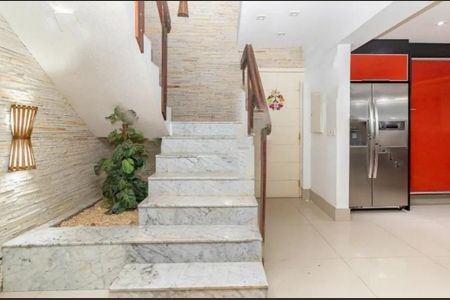 7_photo/94dce5d895.1463d70521bc8e9f-ATLAS-ec5cc643-2b06-4190-a539-57fbb29d20a2.jpg de casa à venda com 5 quartos, 448m² em Bacacheri, Curitiba