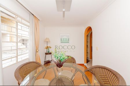 9_photo/94dce5e07b.821bca6a381fcd78-ATLAS-b9baf005-c882-408a-8c82-5595e5b53fec.jpg de casa à venda com 4 quartos, 314m² em Bacacheri, Curitiba