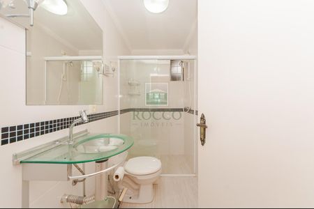 11_photo/94dce5e07b.821bca6a381fcd78-ATLAS-e890a337-4ee2-4957-a17c-b16fd73650e6.jpg de casa à venda com 4 quartos, 314m² em Bacacheri, Curitiba