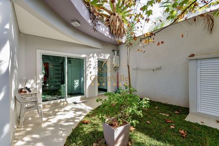 17_photo/94dce5e0bf.ceff8192393c33de-ATLAS-85d383ec-aa21-410a-8837-47d3e4e12ddb.jpg de casa à venda com 3 quartos, 284m² em Bacacheri, Curitiba