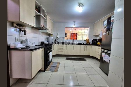 28_photo/94dce5e24d.598c66e7e5047e83-ATLAS-a6d95ab2-637f-4823-8508-e67571ec51ce.jpg de casa à venda com 4 quartos, 181m² em Bacacheri, Curitiba
