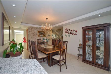 5_photo/94dce5e363.8ae1cb5ed2a1280b-ATLAS-6b882c3f-8d9b-454d-94ac-23e11e4c9f11.jpg de casa à venda com 4 quartos, 276m² em Bacacheri, Curitiba