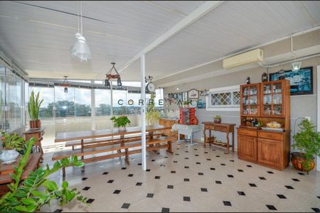 14_photo/94dce5e363.8ae1cb5ed2a1280b-ATLAS-dc139880-11d2-45d3-805e-4a07e84201ae.jpg de casa à venda com 4 quartos, 276m² em Bacacheri, Curitiba