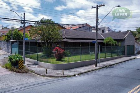 29_photo/94dce5e3a1.3714cccd63f8fe2d-ATLAS-83d16848-7e01-4e3a-b8e0-bef2ad8384db.jpg de casa à venda com 3 quartos, 247m² em Bacacheri, Curitiba