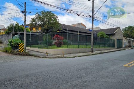 30_photo/94dce5e3a1.3714cccd63f8fe2d-ATLAS-e478f9f8-63f3-4e66-b49a-bada85c12fec.jpg de casa à venda com 3 quartos, 247m² em Bacacheri, Curitiba