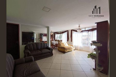 5_photo/94dce5e3e1.7f057c72c49660dd-ATLAS-9e9e4e7f-cba7-4daa-9b1c-eb0184d4452f.jpg de casa à venda com 5 quartos, 158m² em Bacacheri, Curitiba