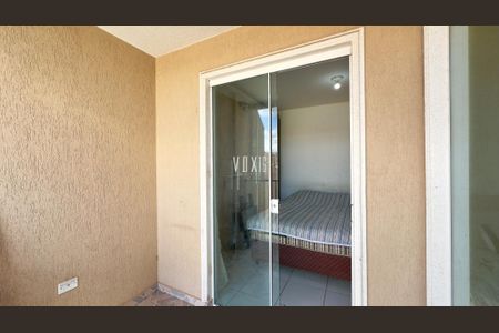 4_photo/94dce5e69f.c73b78bac5a2f3b6-ATLAS-7ef40311-b841-42ec-b442-06cfc1bc477b.jpg de casa à venda com 0 quarto, 64m² em Bacacheri, Curitiba