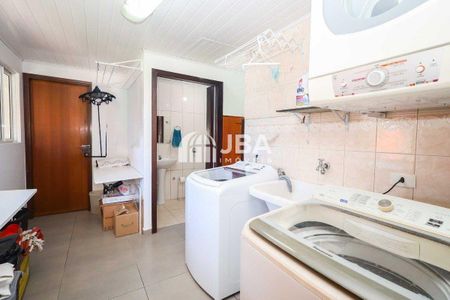 23_photo/94dce5efbb.59b9fa3339c8dcb8-ATLAS-7808e3a2-d865-4613-9505-ad20012d0e46.jpg de casa à venda com 3 quartos, 200m² em Bairro Alto, Curitiba