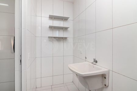 10_photo/94dce5f4db.a6a01bc720b0dd1e-ATLAS-5b279bcf-f9f9-4a6c-8d05-b4d58fab92f4.jpg de casa à venda com 3 quartos, 109m² em Bairro Alto, Curitiba