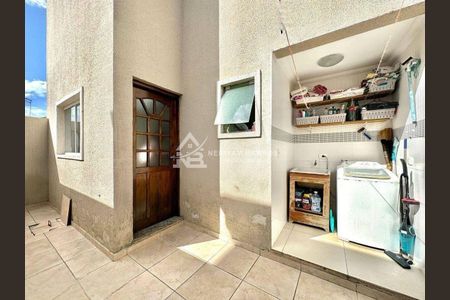 6_photo/94dce5f4e3.32b376f14b665ac4-ATLAS-c56c5a44-583b-4dc9-928d-78862e942017.jpg de casa à venda com 3 quartos, 147m² em Bairro Alto, Curitiba