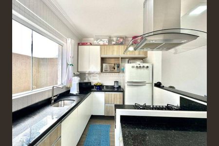 23_photo/94dce5f4e3.32b376f14b665ac4-ATLAS-d3df8ee3-131b-470f-80a6-5b2b63375887.jpg de casa à venda com 3 quartos, 147m² em Bairro Alto, Curitiba