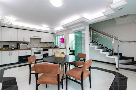 5_photo/94dce5f5a9.15c7a4e50fddccb9-ATLAS-d7317842-0876-49f6-aa19-2df9e7c410a2.jpg de casa para alugar com 5 quartos, 331m² em Bairro Alto, Curitiba