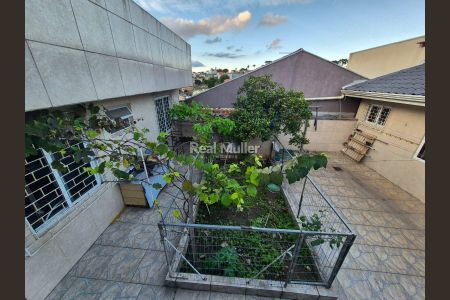 8_photo/94dce5fcb5.92e82a1534cad744-ATLAS-b84bade8-a4c0-4fda-8ce6-84c372048f8d.jpg de casa à venda com 4 quartos, 180m² em Bacacheri, Curitiba