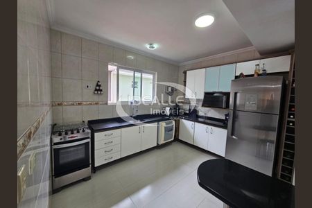 5_photo/94dce60501.7af7f76466cac1ba-ATLAS-28d2f6d9-d643-4b9f-a7be-5b3b5098dfb4.jpg de casa à venda com 3 quartos, 249m² em Atuba, Curitiba