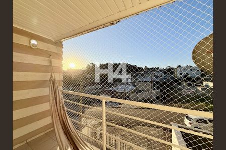 2_photo/94dce607f9.8f3f2a47dd94676f-ATLAS-159e6e27-220a-4817-963c-42e9b4c98e38.jpg de casa à venda com 3 quartos, 190m² em Tingui, Curitiba