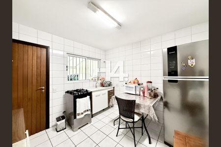 5_photo/94dce607f9.8f3f2a47dd94676f-ATLAS-1d327bed-e399-4e4a-9b00-a29920d2fbe1.jpg de casa à venda com 3 quartos, 190m² em Tingui, Curitiba