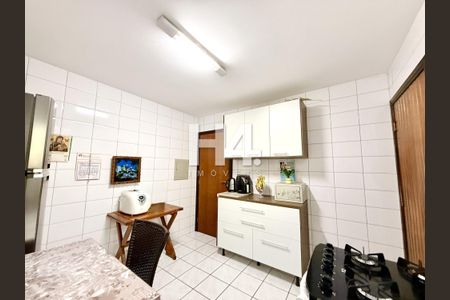 6_photo/94dce607f9.8f3f2a47dd94676f-ATLAS-24ff88d2-5b31-4a68-934d-31380584d8fb.jpg de casa à venda com 3 quartos, 190m² em Tingui, Curitiba