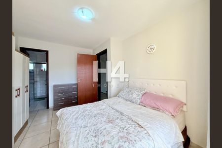 21_photo/94dce607f9.8f3f2a47dd94676f-ATLAS-caef8e08-a358-43cf-b5ef-f3779698b5b0.jpg de casa à venda com 3 quartos, 190m² em Tingui, Curitiba