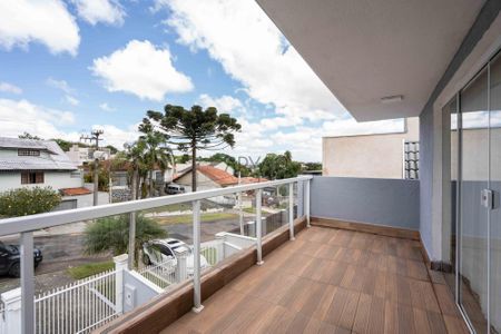 5_photo/94dce608df.539c4e51209a920a-ATLAS-1630af47-82c4-4db9-a723-8b7f3b04dfc5.jpg de casa à venda com 3 quartos, 226m² em Tingui, Curitiba