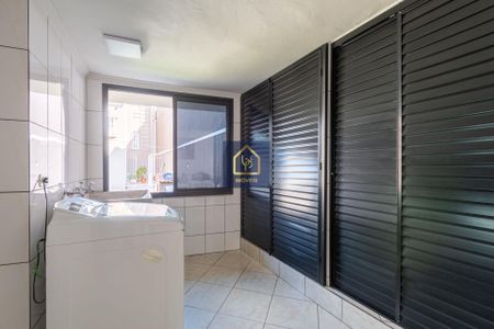 12_photo/94dce60c75.e6f02a1e96aef2b1-ATLAS-8afa64a2-574d-41b9-beaa-115ffd347c97.jpg de casa à venda com 3 quartos, 284m² em Tingui, Curitiba