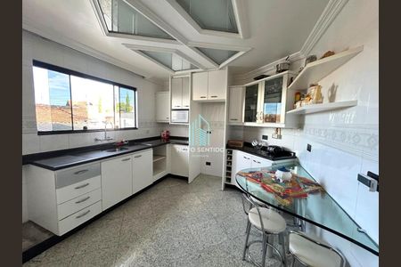 13_photo/94dce60e27.5a85c5bdfef41cf9-ATLAS-93a7bea0-b181-40d3-a7fd-ca0e665e4ea9.jpg de casa à venda com 4 quartos, 187m² em Atuba, Curitiba